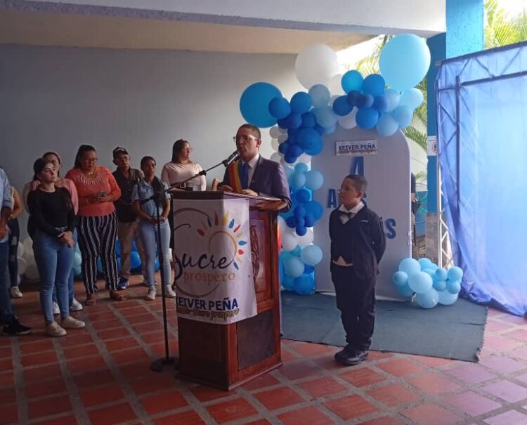El alcalde Keiver Peña al momento de dirigirse a los presentes