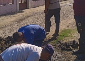 Cuadrilla especializada de la Alcaldía de Sucre reparó bote de agua en la parroquia Junín