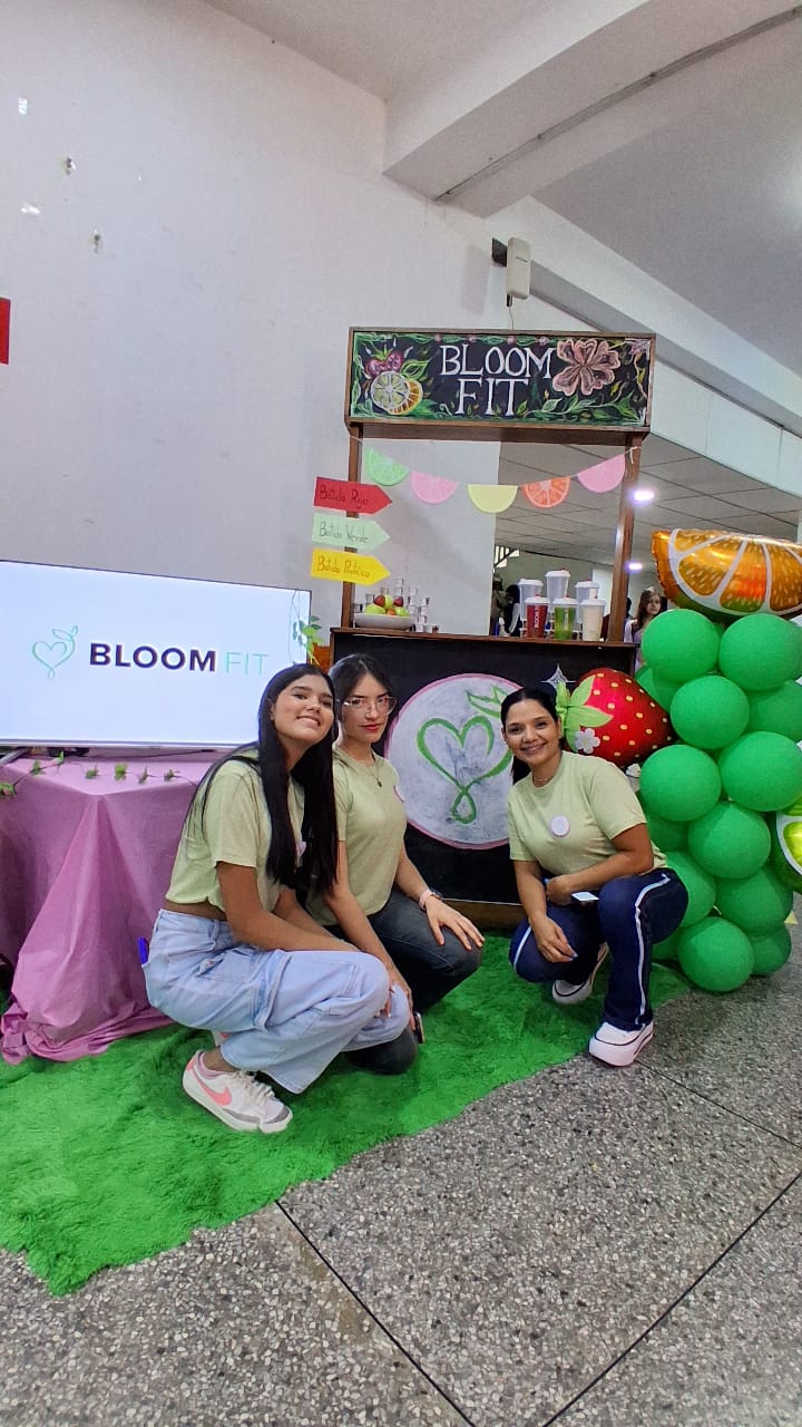 Talento joven trujillano brilla en el IUTIRLA con muestras de diseño y fotografía