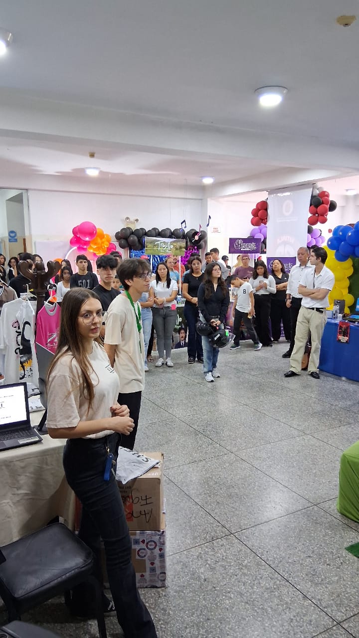Talento joven trujillano brilla en el IUTIRLA con muestras de diseño y fotografía