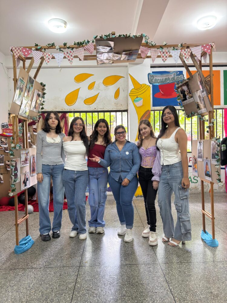 Talento joven trujillano brilla en el IUTIRLA con muestras de diseño y fotografía