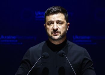 Zelenski denuncia ataques rusos con 2.400 drones y bombas en la última semana