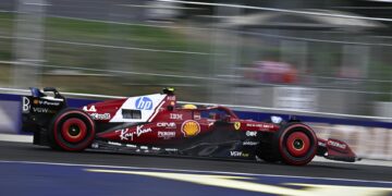 Hamilton: «Soy un completo inútil, quizás Ferrari necesita cambiar de piloto»