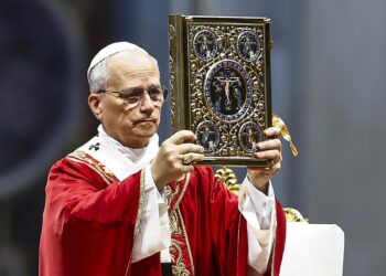 El papa dice que «somos una Iglesia de pobres» antes de almorzar con personas necesitadas