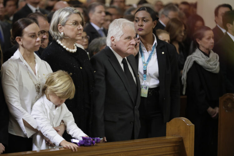El Congreso de Colombia pide justicia y reconciliación en despedida a senador Uribe Turbay