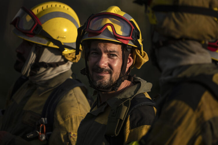 Imagen de personal de extinción de incendios trabajando en la región de Galicia. EFE/ Brais Lorenzo