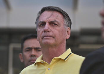 Bolsonaro recibió la «sugerencia» de pedir asilo a Argentina pero no aceptó, dice defensa