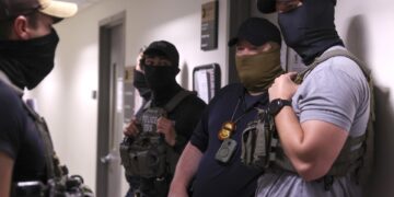 El Gobierno de Trump alcanza récord de 1.400 migrantes deportados a diario, según medio