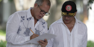 El exjefe de Despacho de Petro entra en la carrera presidencial para impulsar su reelección