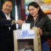 El presidente Luis Arce emite su voto y asegura un «transito democrático» en Bolivia