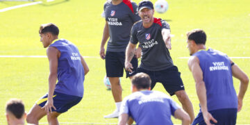 Simeone, pendiente de Baena; Sorloth y Gallagher, alternativas en el once