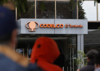 Encuentran el cuerpo de uno de los cinco mineros atrapados en la mina chilena El Teniente