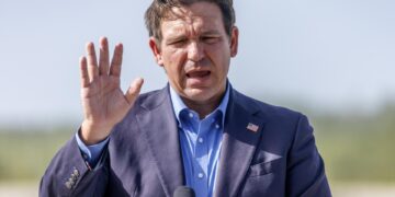 Florida sigue arrestando a inmigrantes bajo polémica ley pese a orden del Supremo de EEUU