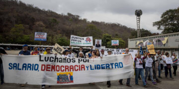 El salario mínimo llega a un dólar por mes, según el cambio del BCV