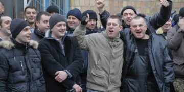 Ucrania abre las fronteras a los varones de 18 a 22 años en una decisión polémica