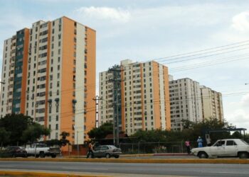 La mitad de los condominios en Venezuela está en riesgo de colapso por morosidad