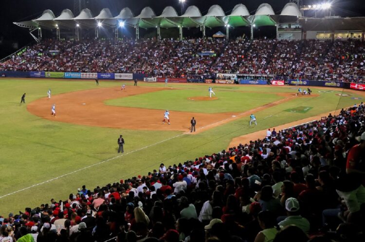 Cardenales inicia la temporada en el Estadio Antonio Herrera Gutiérrez | Foto Alejandro van Schermbeek