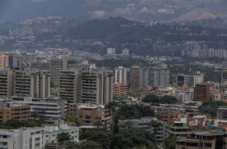 Usuarios reportaron cortes de energía en varias zonas de la capital, entre ellas Catia, San Bernardino, Chacao, Baruta, El Marqués, Petare, Plaza Venezuela y La Florida | Foto: Archivo
