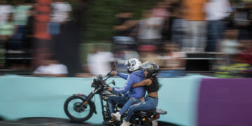 Tarek William Saab prohíbe las motopiruetas en vías públicas: «Esa moda tiene que acabar»