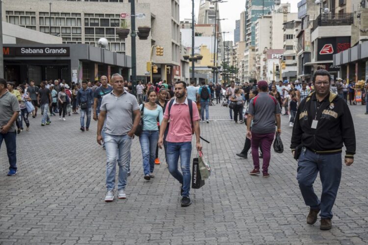 Para muchos ciudadanos, la amenaza militar estadounidense parece más asunto de titulares que preocupación diaria. Foto: Archivo