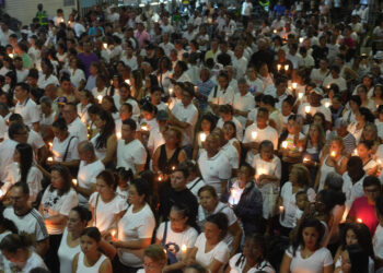 Ciudad colombiana de Cali se viste de blanco y enciende velas por víctimas del atentado