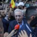 Álvaro Uribe en su primer mitin tras quedar en libertad: «Vamos a ganar tranquilamente»
