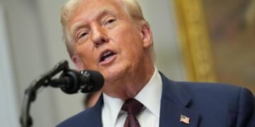 Trump pide un censo sin indocumentados en medio de su lucha por más distritos electorales