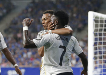 LaLiga amplía su denuncia por cánticos racistas contra Vinícius en Oviedo