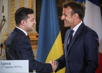 Zelenski continúa con Macron su ronda de contactos europeos sobre la negociación con Rusia