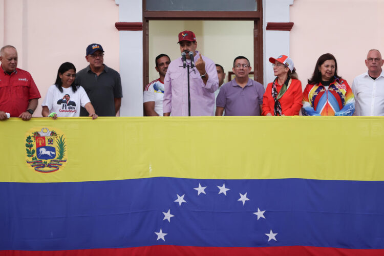 Nicolás Maduro (c), en Caracas (Venezuela), en una fotografía de archivo. EFE/ Ronald Peña R.
