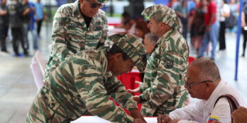 Delcy Rodríguez exige a EE.UU. alejarse de las costas venezolanas y ocuparse de sus «terribles problemas»