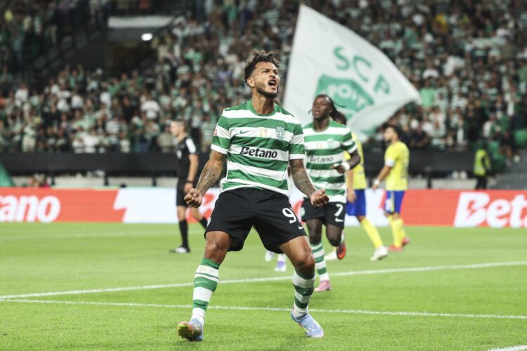 El delantero del Sporting de Portugal, Luis Suárez, celebra un gol, en una foto de archivo. EFE/EPA/MIGUEL A. LOPES