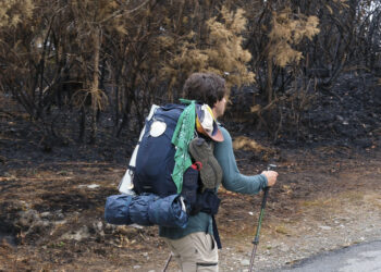Caminar a Santiago bajo cenizas y humo