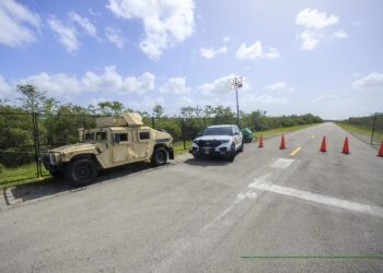Alligator Alcatraz se afianza como modelo de detención migratoria en EE.UU. en su primer mes