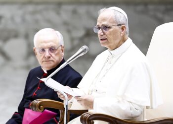 El papa pide suplicar a Dios para que done paz a todos los pueblos de la Tierra