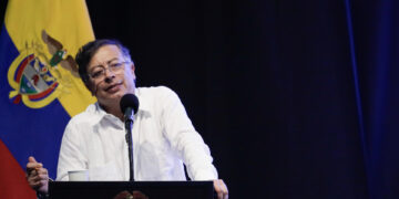 Petro confirma detención de dos sospechosos de atentado que dejó seis muertos y 71 heridos