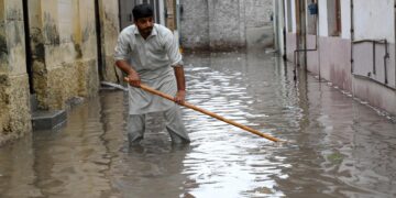 Pakistán supera los 700 muertos por las inundaciones y busca decenas de desaparecidos