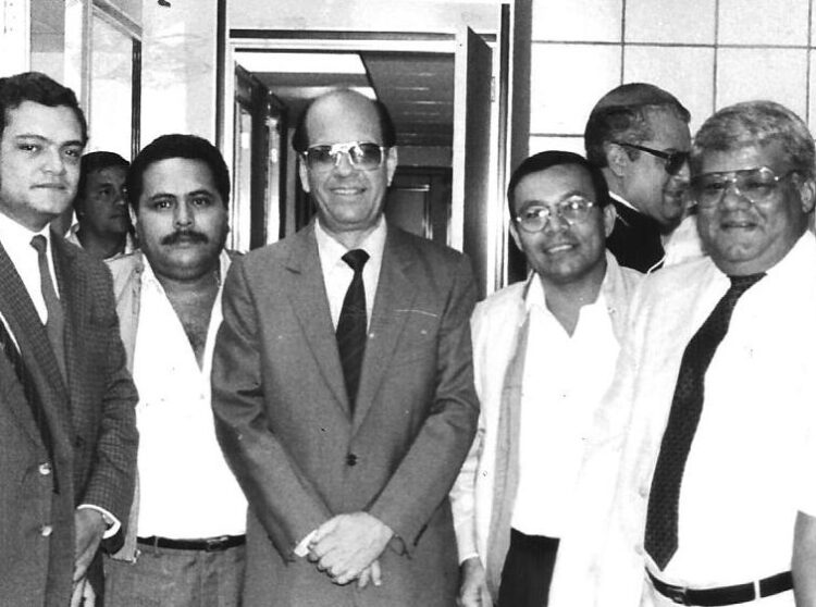 Son 47 años de duro trajinar de la mano de reconocidos periodistas