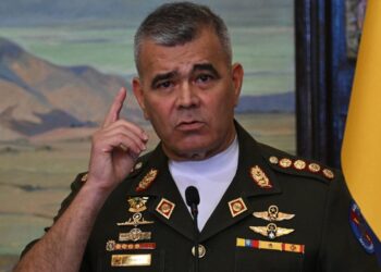 Padrino López advirtió a Estados Unidos: «No se atreva a poner una mano en Venezuela»