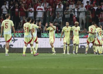 España vuelve al liderato once años después