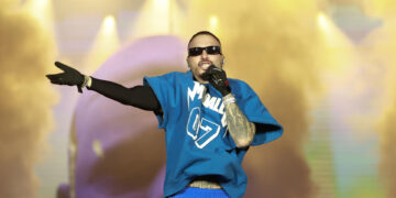 J Balvin despliega su arsenal de éxitos frente al público brasileño de The Town 2025