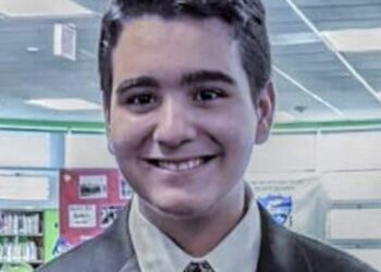 Joven venezolano rompió récord de mayor cantidad de horas comunitarias en Miami 