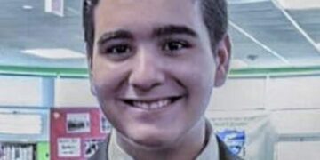 Joven venezolano rompió récord de mayor cantidad de horas comunitarias en Miami 