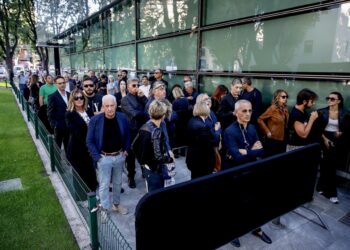 Milán da el último adiós al «rey» de la moda, Giorgio Armani