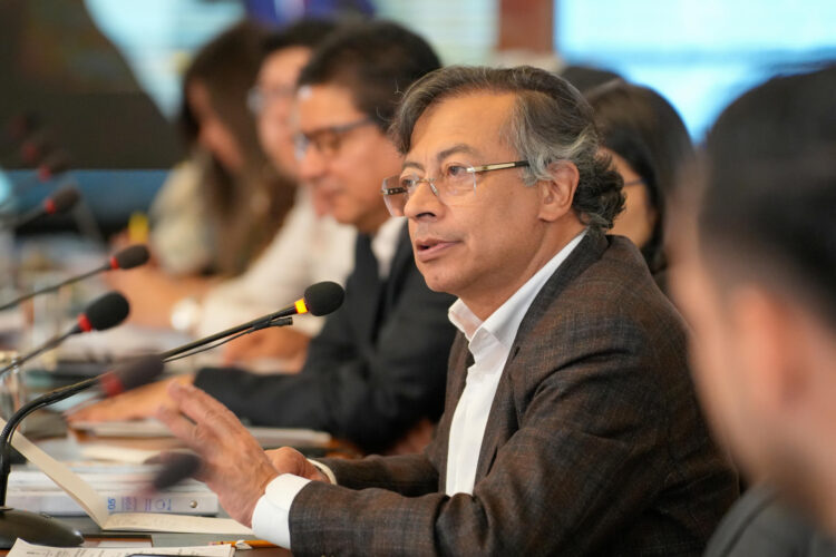 Fotografía cedida este lunes, 15 de septiembre, por la Presidencia de Colombia del mandatario Gustavo Petro (2d), durante un consejo de ministros, en Bogotá (Colombia). EFE/Presidencia de Colombia
