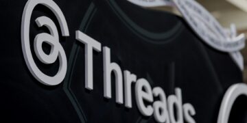 Meta entrenará a sus chatbots para que no hablen de suicidio o sexo con adolescentes