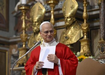 El papa: El hombre no se realiza en el poder, sino en la apertura también a los enemigos
