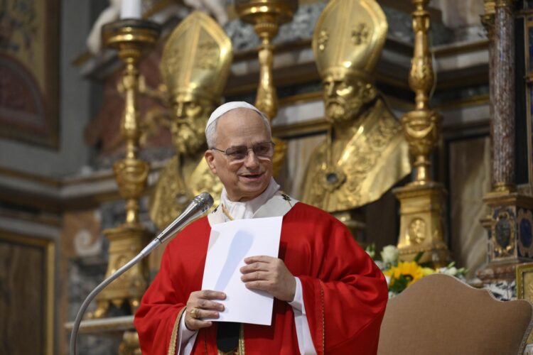 Una imagen facilitada por los medios del Vaticano muestra al Papa León XVI durante la Misa de apertura del Capítulo General de la Orden de San Agustín, en la Basílica de San Agustín en Campo Marzio, Roma, Italia, 01 de septiembre de 2025. (Papa, Italia, Roma) EFE/EPA/VATICAN