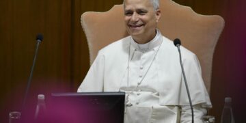 León XIV dice a los obispos que los abusos en la Iglesia «no pueden meterse en un cajón»