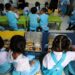 Indonesia mantendrá el programa escolar de comida gratuita pese a 6.000 intoxicaciones